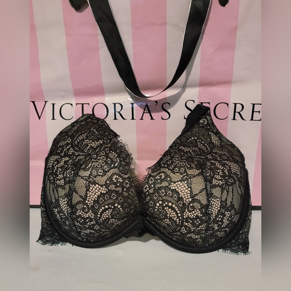 Victoria's Secret Very Sexy Black Lace Plunge Bra 32DDD